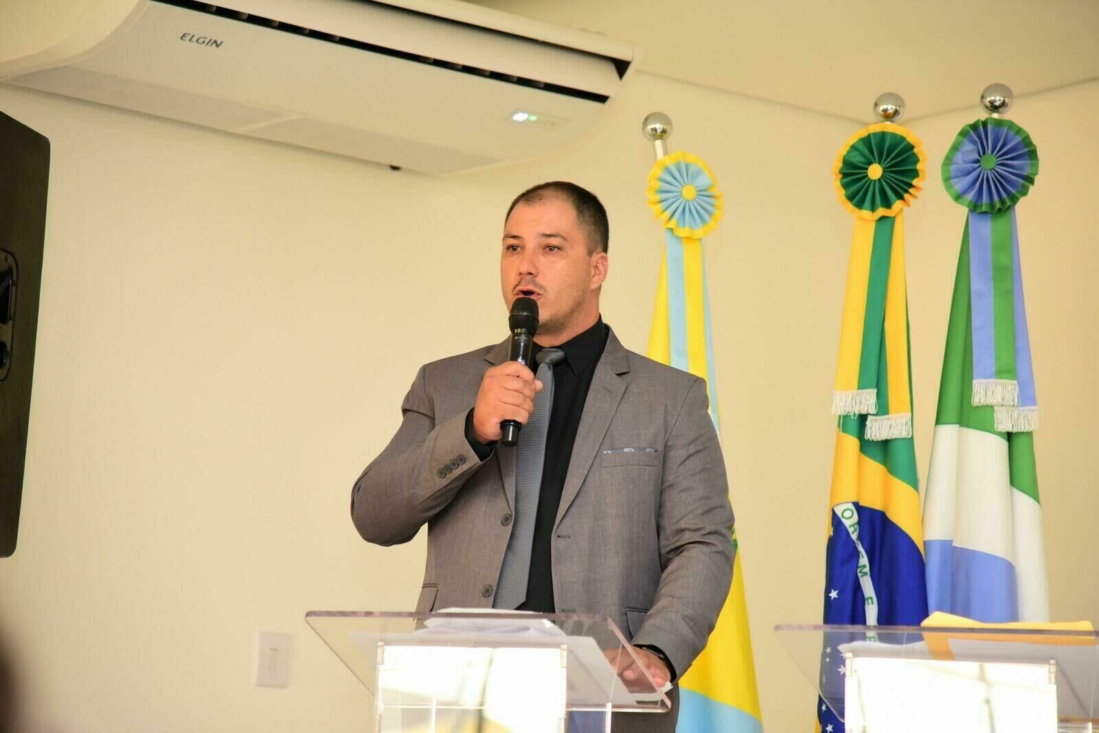 Imagem de compartilhamento para o artigo Artur Baird tem 10 dias para explicar contratos de R$ 324 mil sem licitação, incluindo escritório ligado à sua campanha da MS Todo dia